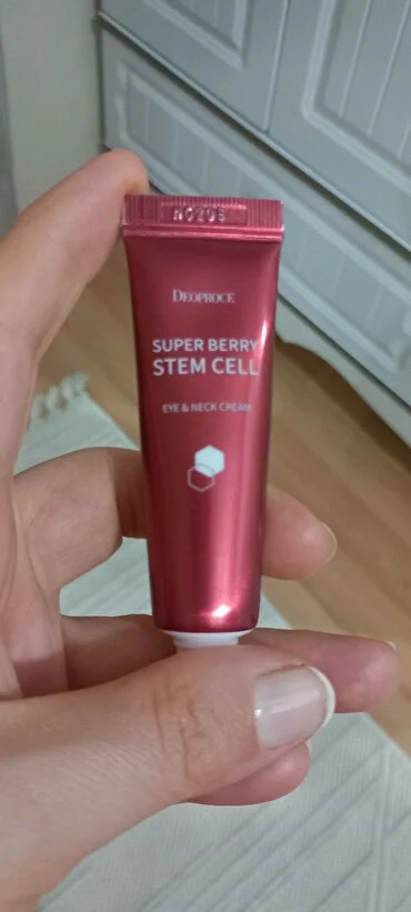 DEOPROCE Adenozin Içeren Göz Altı Koyu Görünümü Gideren Kırışıklık Karşıtı Göz & Boyun Kremi 10 ml